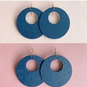 BNIB Nickel & Suede Size M Blue Teal Ridge Novas